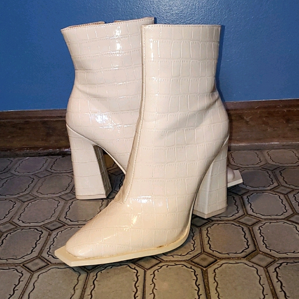 Cream, Off-white Ankle Boots Never worn